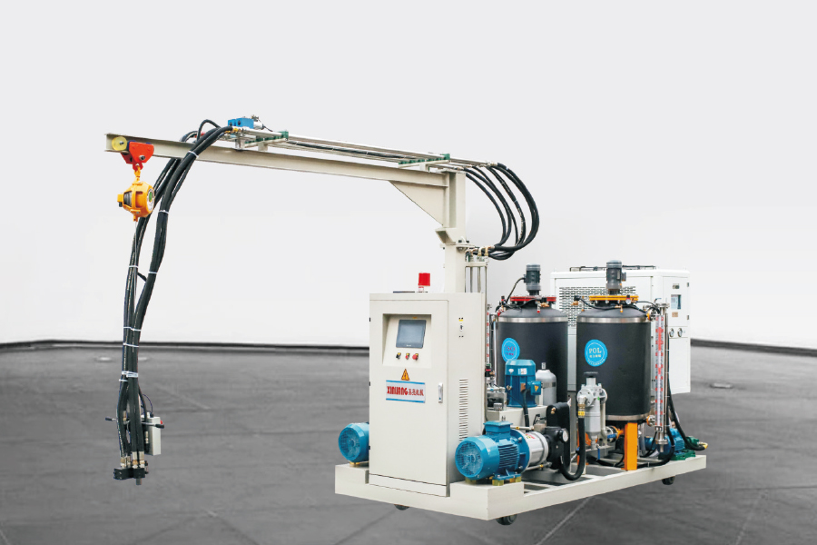 Machine d'injection de haute pression en polyuréthane mobile à deux composantes avec piste Machine d'injection de haute pression en polyuréthane mobile à deux composantes avec piste